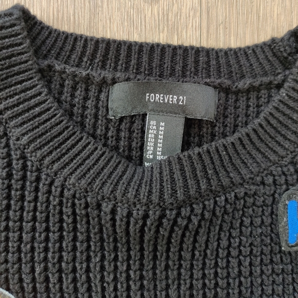 🔥4/$20 Forever 21 Black Graphic Embroidered Patch Sweater - Picture 4 of 8